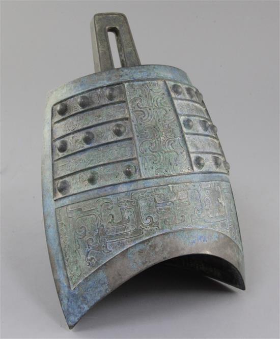 A Chinese archaic bronze bell, Niu Zhong, Eastern Zhou dynasty/Spring & Autumn period, 8th-5th century B.C., 29cm high